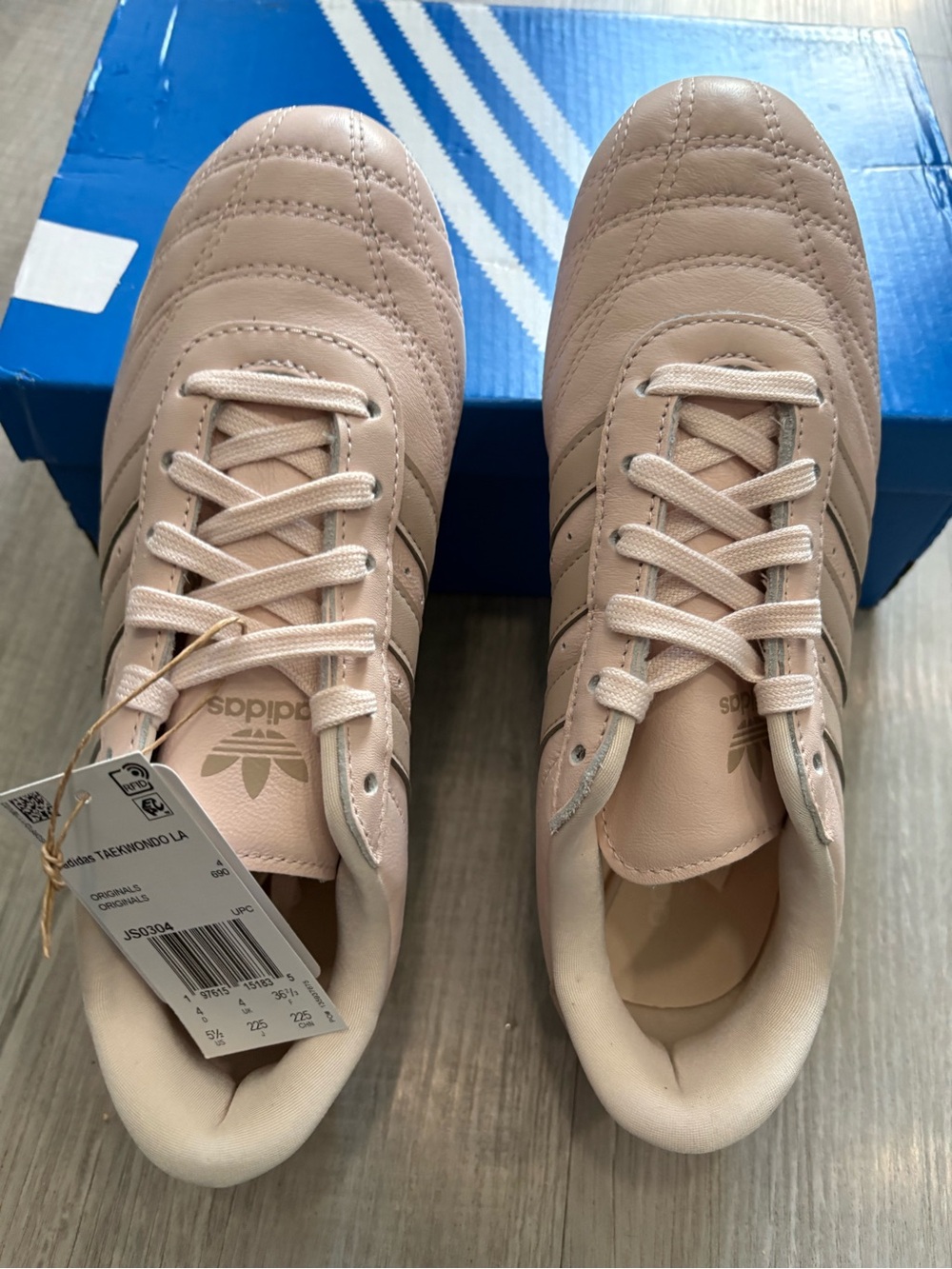 adidas Women's Pale Pink Leather Sneakers AT-1/54